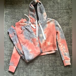 Women’s Tye-Dye Sweatsuit